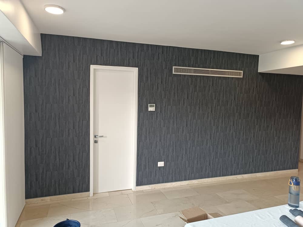Instalación de papel pintado en entrada principal – Alicante